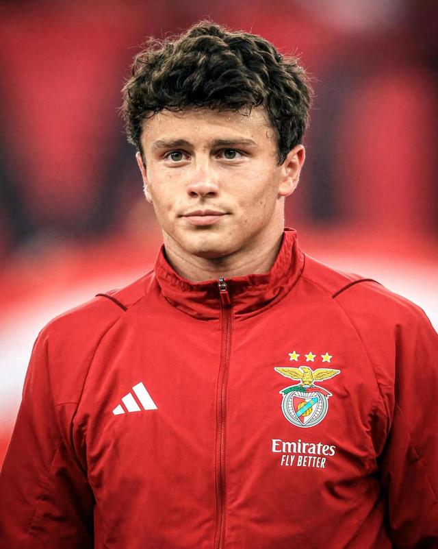 体育资讯-包含重磅！关键时刻法兰克福更衣室发声转会期托特纳姆调整名单以备欧冠，集结日本菲卡调整名单以备欧联的词条